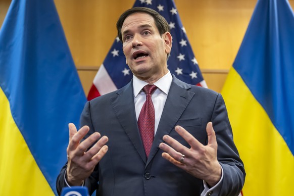 epa12544789 US Secretary of state Marco Rubio, talks to the press at the end of the consultations with Ukraine on the Trump peace plan at the US Mission in Geneva, Switzerland, 23 November 2025. The U ...