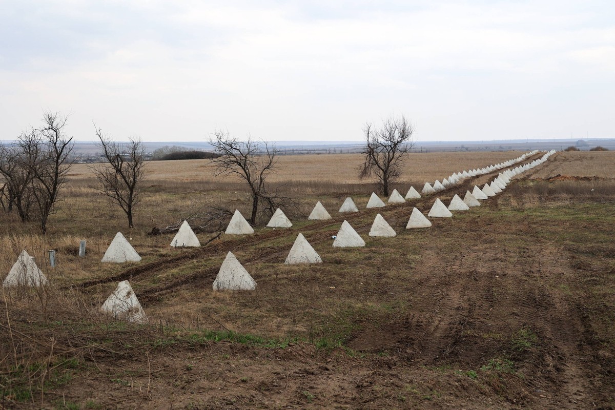 Ukraine: Situation in Artyomovsk UKRAINE, DONETSK REGION - MARCH 24, 2023: A view of the Wagner Line in the outskirts of the city of Artyomovsk Bakhmut. Artyomovsk is located in the Kiev-controlled pa ...