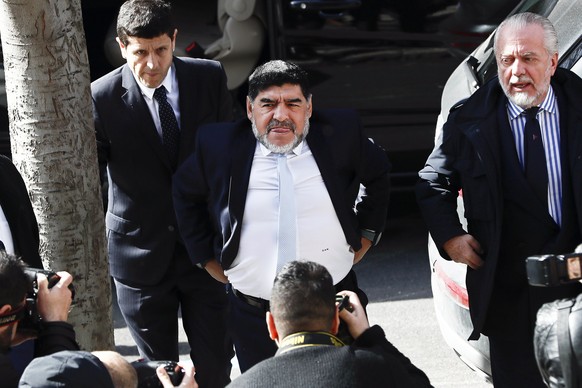 epa05794853 Argentinian soccer legend Diego Armando Maradona (C) arrives for the UEFA official lunch prior to the UEFA Champions League round of 16 soccer match between Real Madrid and SSC Napoli in M ...