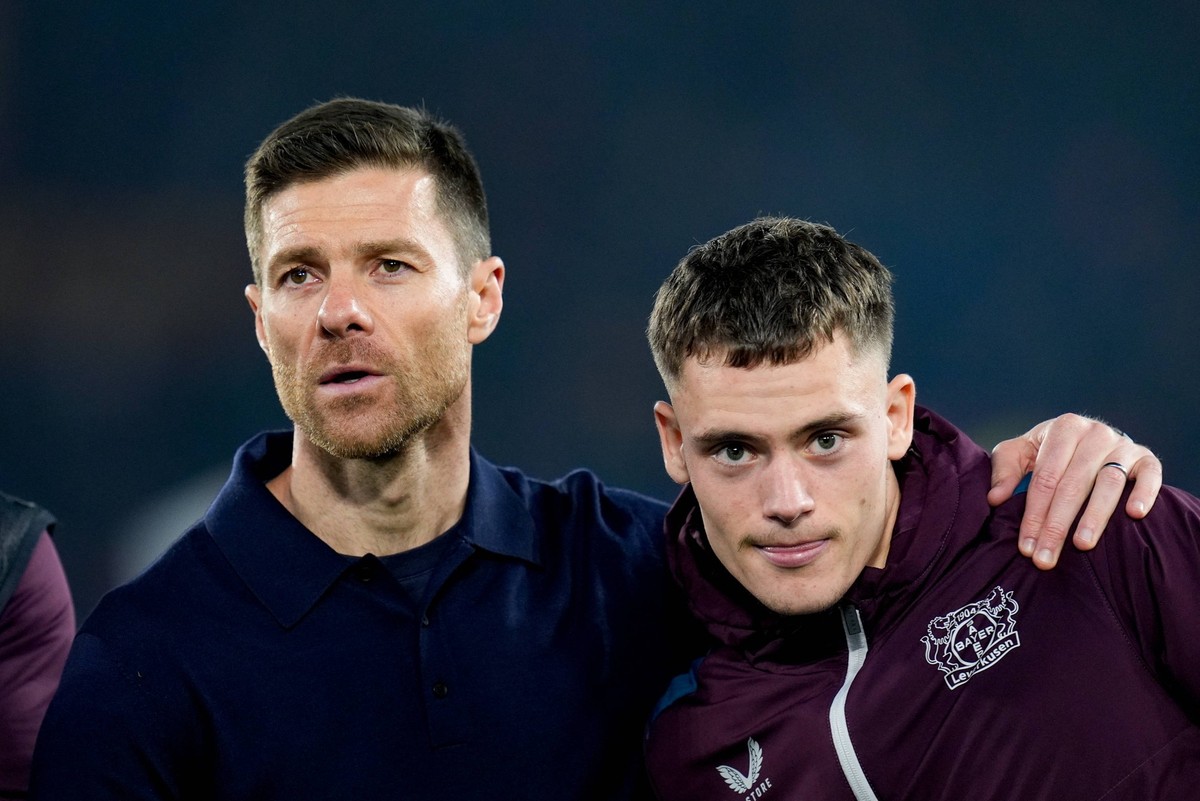 AS Roma v Bayer 04 Leverkusen - Semi-Final First Leg - UEFA Europa League 2023/24 Xabi Alonso head coach of Bayer 04 Leverkusen and Florian Wirtz of Bayer 04 Leverkusen celebrate the victory after the ...