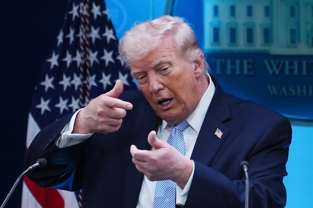 KEYPIX - President Donald Trump pretends to aim a sniper gun while speaking with reporters in the James Brady Press Briefing Room at the White House, Monday, April 6, 2026, in Washington. (AP Photo/Ju ...