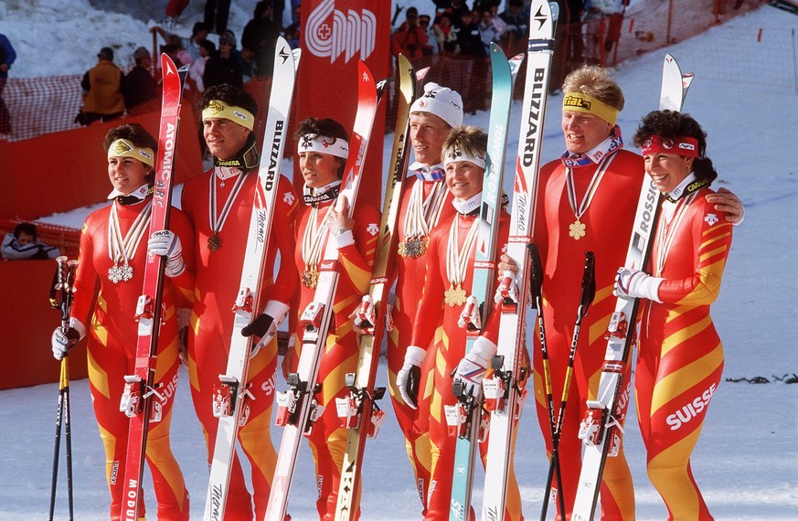 1987 gewann die Schweiz an den Skiweltmeisterschaften von Crans-Montana 14 von 30 Medaillen. Dank Michela Figini (von links), Karl Alpiger, Maria Walliser, Primin Zurbriggen, Erika Hess, Peter Müller  ...