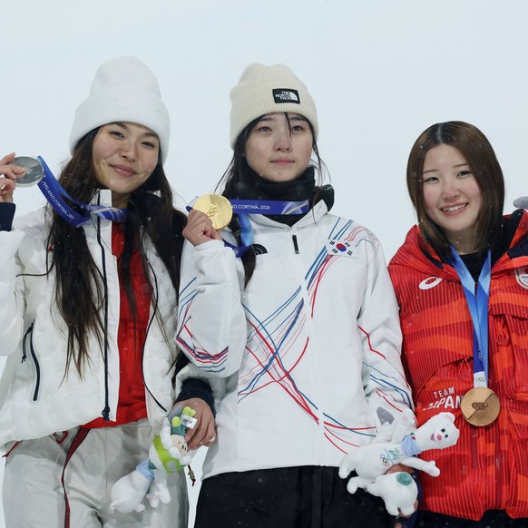 Olympics: Snowboard-Womens Halfpipe Final Feb 12, 2026 Livigno, Italy From left Chloe Kim of the United States, Gaon Choi of the Republic of Korea and Mitsuki Ono of Japan on the podium after the wome ...