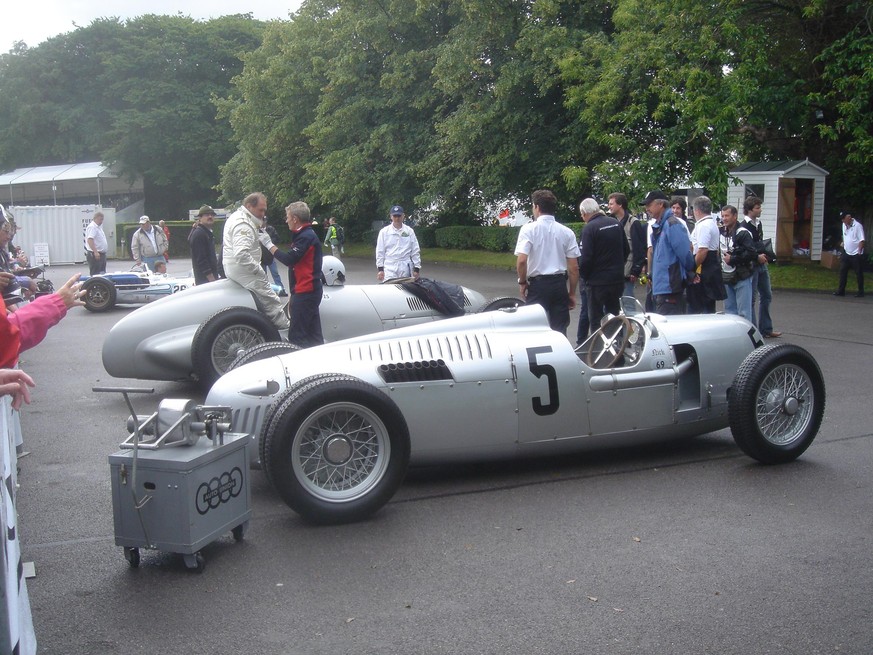 German Auto Union Type C (1936) and Mercedes-Benz W125 (1937), two examples of Silberpfeile (1930s)
https://en.wikipedia.org/wiki/List_of_international_auto_racing_colours#/media/File:Goodwood2007-010 ...
