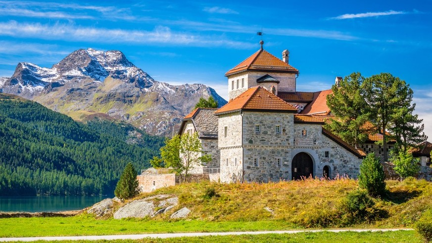 Silvaplana See Schloss Rauszeit Velotouren für Geniesser Schweiz Crap da Sass Castle