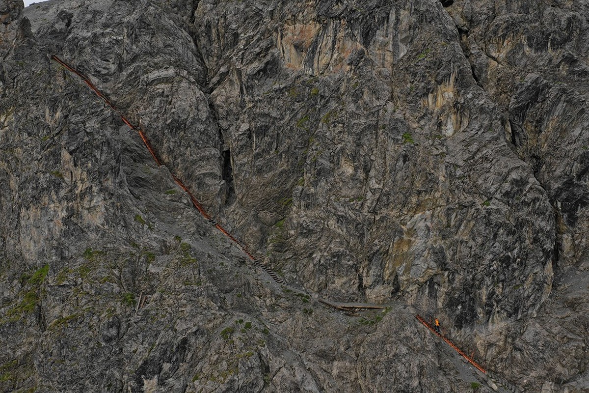 Tritt Latschüelfurgga Rauszeizt Wandern Schweiz Treppen