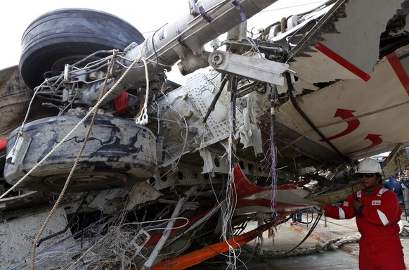 Auf halbem weg von Surabaya nach Singapur war der Airbus ins Meer gestürzt.