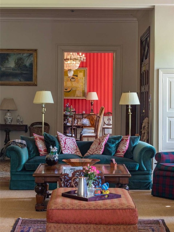Mel B's house is for sale. 
Church Road
Little Marlow, Marlow, Buckinghamshire, SL7 3RZ
https://search.savills.com/property-detail/gbherslac210396