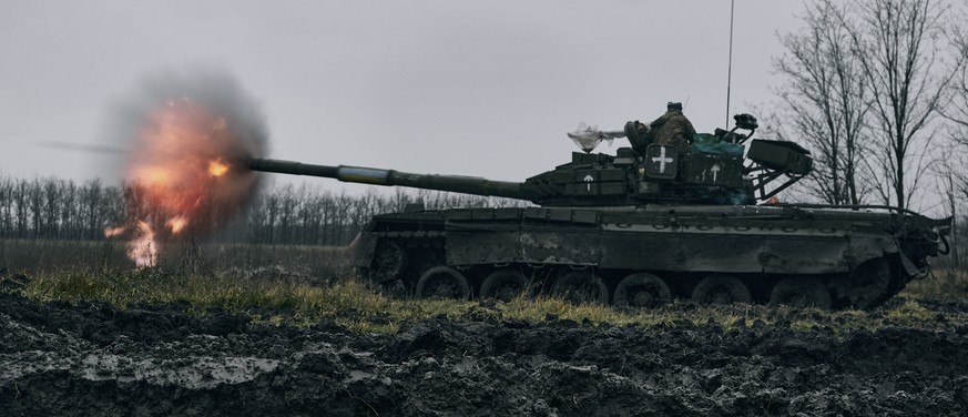 Ukrainian army fires a captured Russian tank T-80 at the Russian position in Donetsk region, Ukraine, Tuesday, Nov. 22, 2022. (AP Photo/LIBKOS)