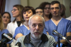 Fabrizo Pulvirenti bei einer Pressekonferenz, nachdem er von Ebola geheilt ist.&nbsp;