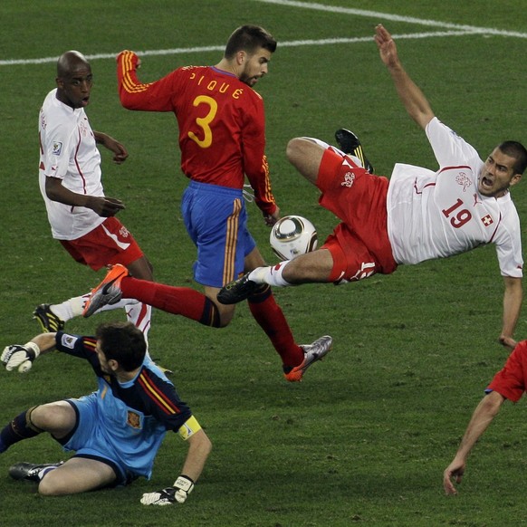 Switzerland&#039;s Eren Derdiyok, center, Spain&#039;s Gerard Pique, second from left at top, and Spain goalkeeper Iker Casillas, bottom left, vie for the ball during the World Cup group H soccer matc ...