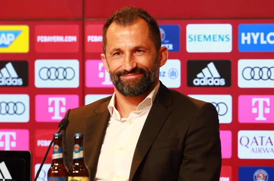 Sportdirektor Hasan Salihamidzic FCB Portraet, Portrait, Fussball / FC Bayern Muenchen / Vorstellung von Sadio Mane / Pressekonferenz, Neuzugang, / Teilnehmer: Herbert Hainer, Oliver Kahn, Hasan Salih ...