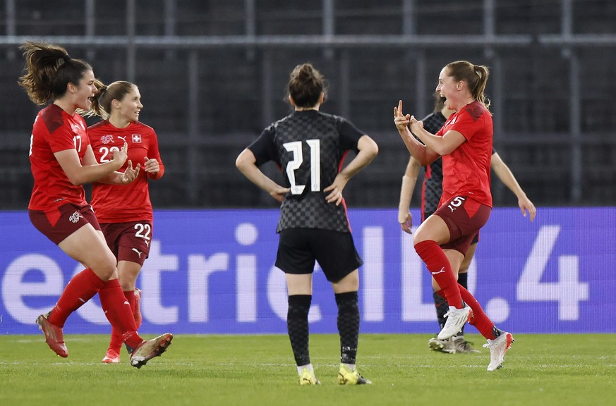 epa09547462 Switzerland's Noelle Maritz (R) celebrates with team mates after scoring her team's second goal during the FIFA Women's World Cup 2023 qualifying round group G soccer match between Switzer ...