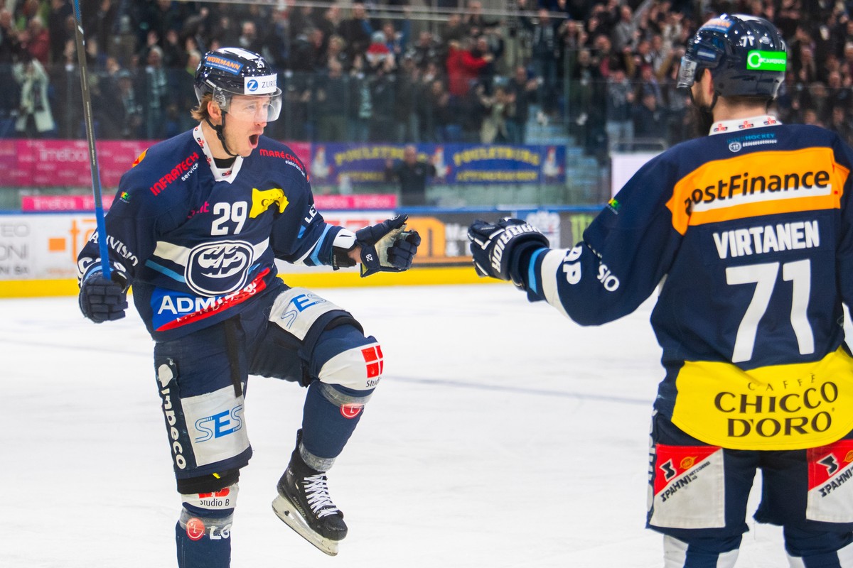 Ambri's player Jakob Lilija, left, celebrate the 1-0 goal with Ambri's player Jesse Virtanen, right, during the first round Play-in game of National League Swiss Championship 2023/24 between ...
