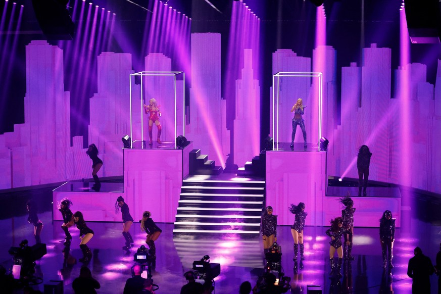 November 25, 2023, Baden-Württemberg, Offenburg: Singers Helene Fischer and Shirin David perform during the ZDF show "Bet that..?" on.  Gottschalk moderates “Wetten,dass..?” for the last time.  ...