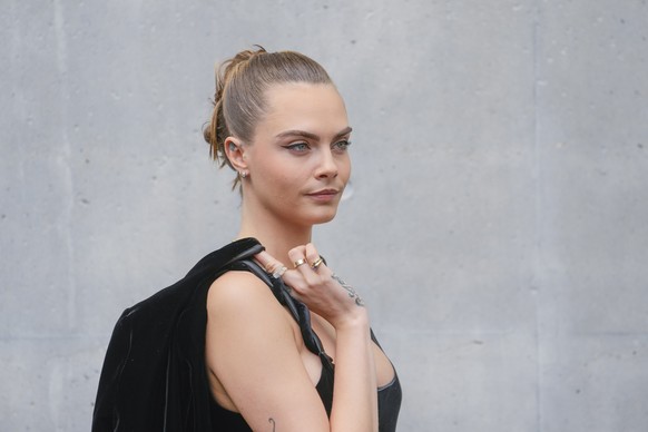 Cara Delevingne arrives for the the Emporio Armani women&#039;s Spring Summer 2024 collection presented in Milan, Italy, Thursday, Sept. 21, 2023. (AP Photo/Luca Bruno)
Cara Delevingne