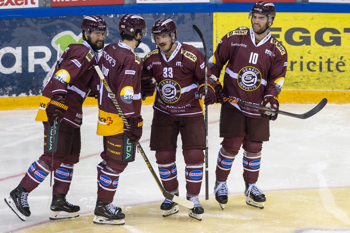 L'attaquant genevois Josh Jooris, le defenseur genevois Giancarlo Chanton, l'attaquant genevois Alessio Bertaggia, l'attaquant genevois Guillaume Maillard, de gauche a droite, laissent  ...
