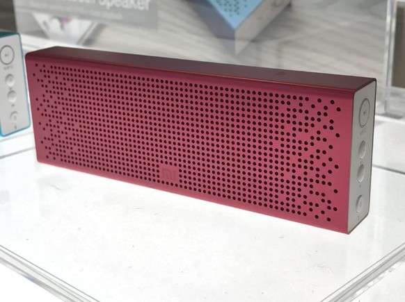 Mi Bluetooth SpeakerDer Mi Bluetooth Speaker soll mit einer Akkuladung bis zu acht Stunden Musik spielen können und kostet 29 Dollar.