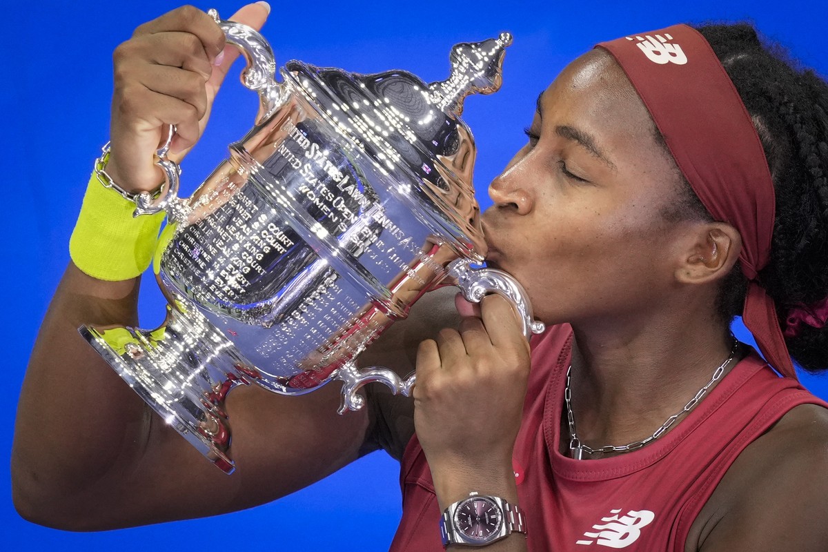 Coco Gauff, of the United States, poses for photographs after defeating Aryna Sabalenka, of Belarus, at the women's singles final of the U.S. Open tennis championships, Saturday, Sept. 9, 2023, i ...
