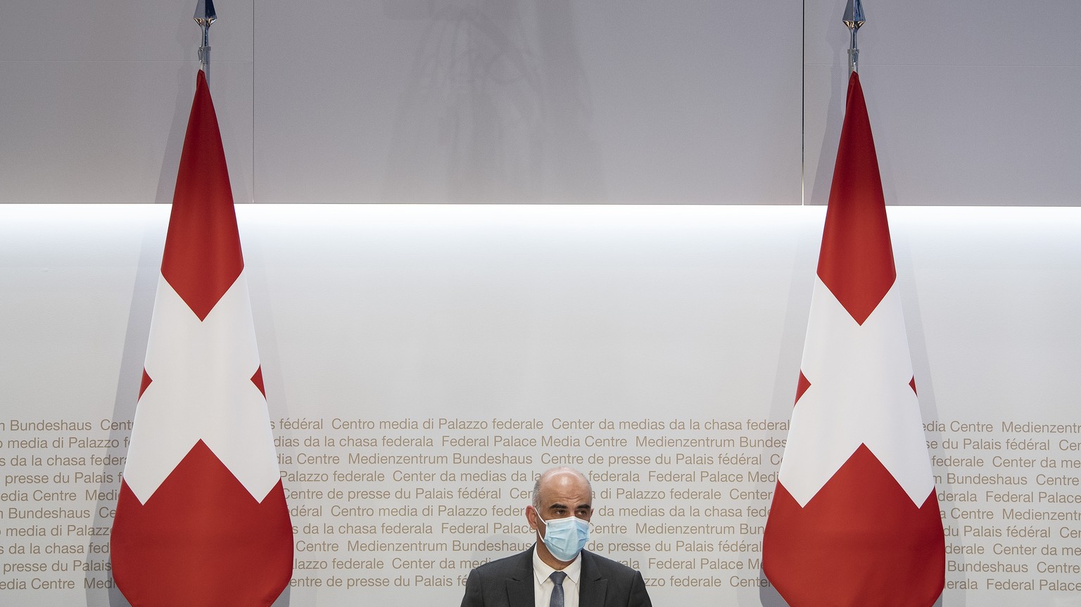 Bundesrat Alain Berset spricht an einer Medienkonferenz ueber Covid 19 Massnahmen, am Mittwoch, 26. Mai 2021, in Bern. (KEYSTONE/Peter Schneider)