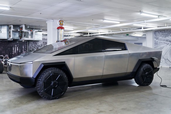 epa11040483 A Tesla Cybertruck prototype charges at the Petersen Automotive Museum in Los Angeles, California, USA, 21 December 2023. EPA/ALLISON DINNER
