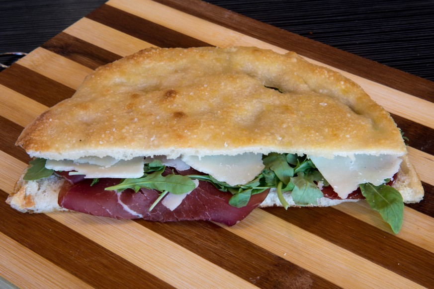 bresaola bündnerfleiscgh parmesan rucola sandwich focaccia essen food kochen