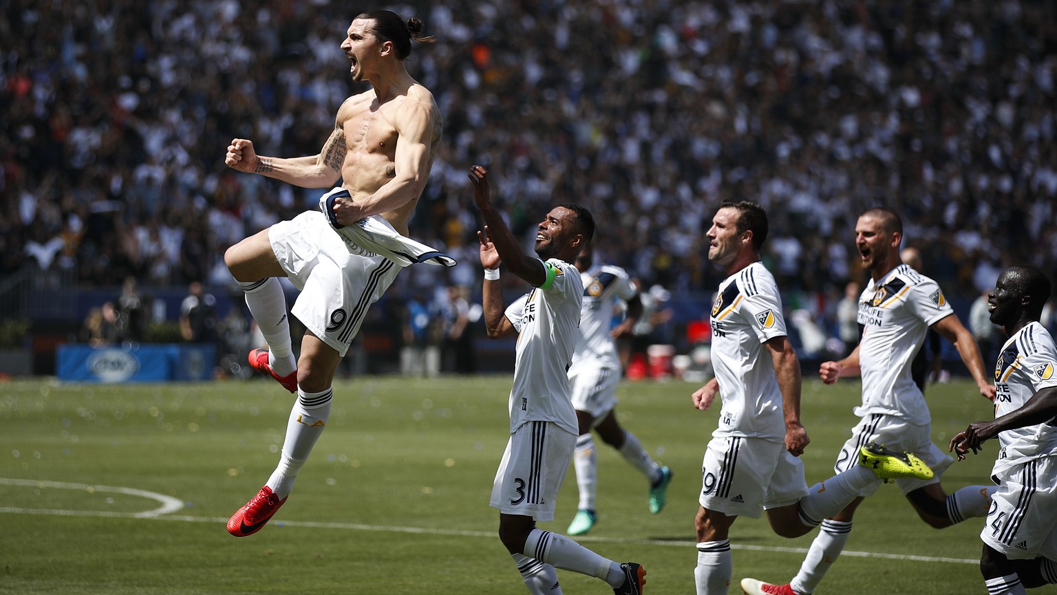 Los Angeles Galaxy&#039;s Zlatan Ibrahimovic, left, of Sweden, celebrates his goal during the second half of an MLS soccer match against the Los Angeles FC Saturday, March 31, 2018, in Carson, Calif.  ...