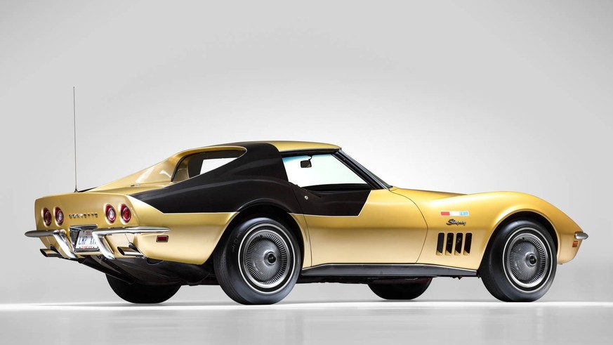 Astrovette - Apollo 12 Crew Member Alan Bean's 1969 Chevrolet Corvette

https://www.hagerty.com/media/news/meet-an-astronauts-427-corvette-stingray/