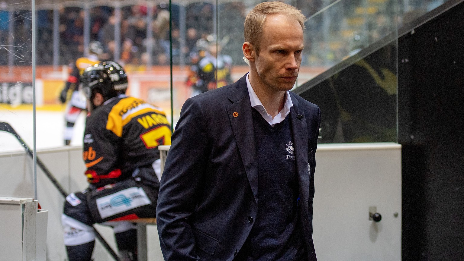 Berns Trainer Johan Lundskog nach dem Eishockey Qualifikationsspiel der National League zwischen dem SC Bern und Lausanne HC, am Montag, 14. Maerz 2022, in der PostFinance Arena in Bern. (KEYSTONE/Dan ...