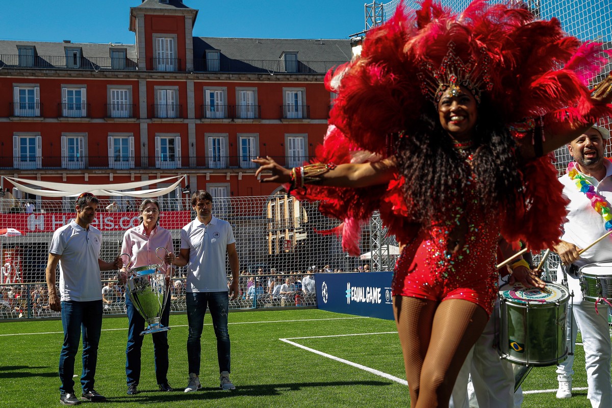 epa07612272 Madrid's Deputy Mayor Marta Higueras (2-L) holds the UEFA Champions League's trophy in Plaza Mayor square, Madrid, Spain, 30 May 2019. Tottenham Hotspur will face Liverpool in th ...