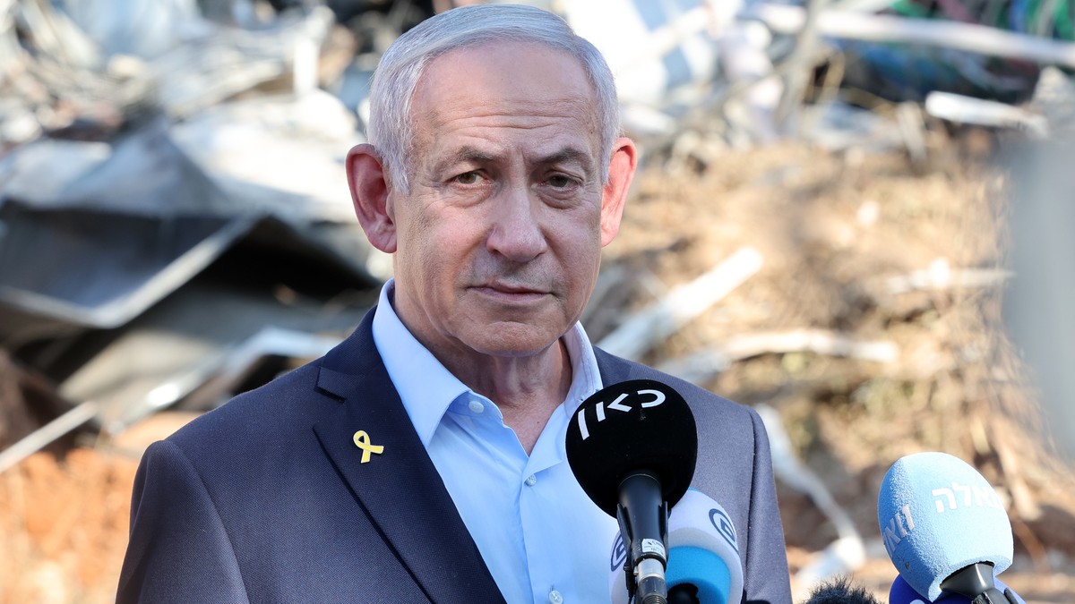 epa12187738 Israel's Prime Minister Benjamin Netanyahu delivers a statement as he visits the site of the Weizmann Institute of Science, which was hit by Iranian missiles in the central city of Re ...