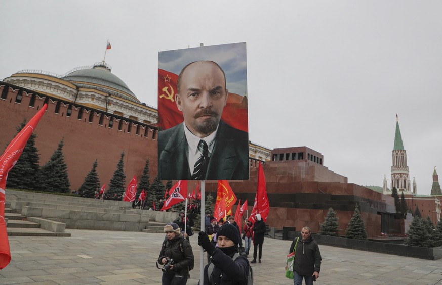 epa10292256 Russian Communist party and &#039;Left Front&#039; supporters carry flags and a portrait of Russian revolutionary Vladimir Ilyich Ulyanov, better known as Vladimir Lenin, as they attend a  ...