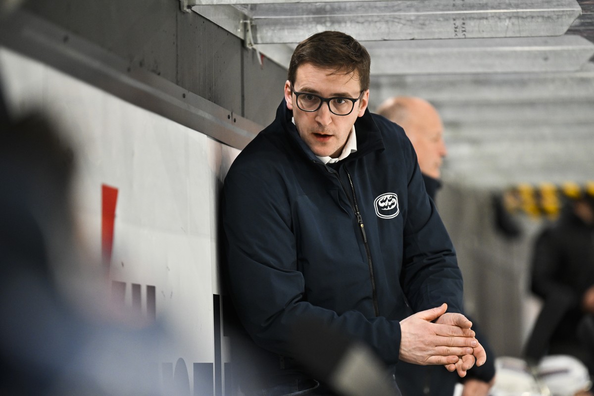 Ambris head coach Luca Cereda im Eishockeyspiel der National League zwischen den Rapperswil-Jona Lakers und dem HC Ambri-Piotta, am Samstag, 4. Maerz 2023, in der St. Galler Kantonalbank Arena, in Rap ...