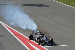 Optisch macht so ein Motorschaden etwas her – für das Sauber-Team aber nur ein sehr schwacher Trost.