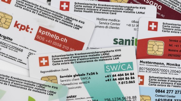 THEMENBILD ZU DEN KRANKENKASSENPRAEMIEN --- [Symbolic Image] Different Swiss health insurance cards, photographed in Zurich, Switzerland, on September 9, 2019. (KEYSTONE/Christian Beutler)..[Symbolbil ...