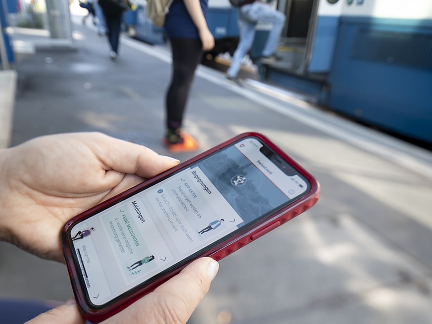 Die Nutzerzahlen der Swisscovid-App pendeln seit Tagen um den Wert von 1,2 Millionen. (Archivbild)