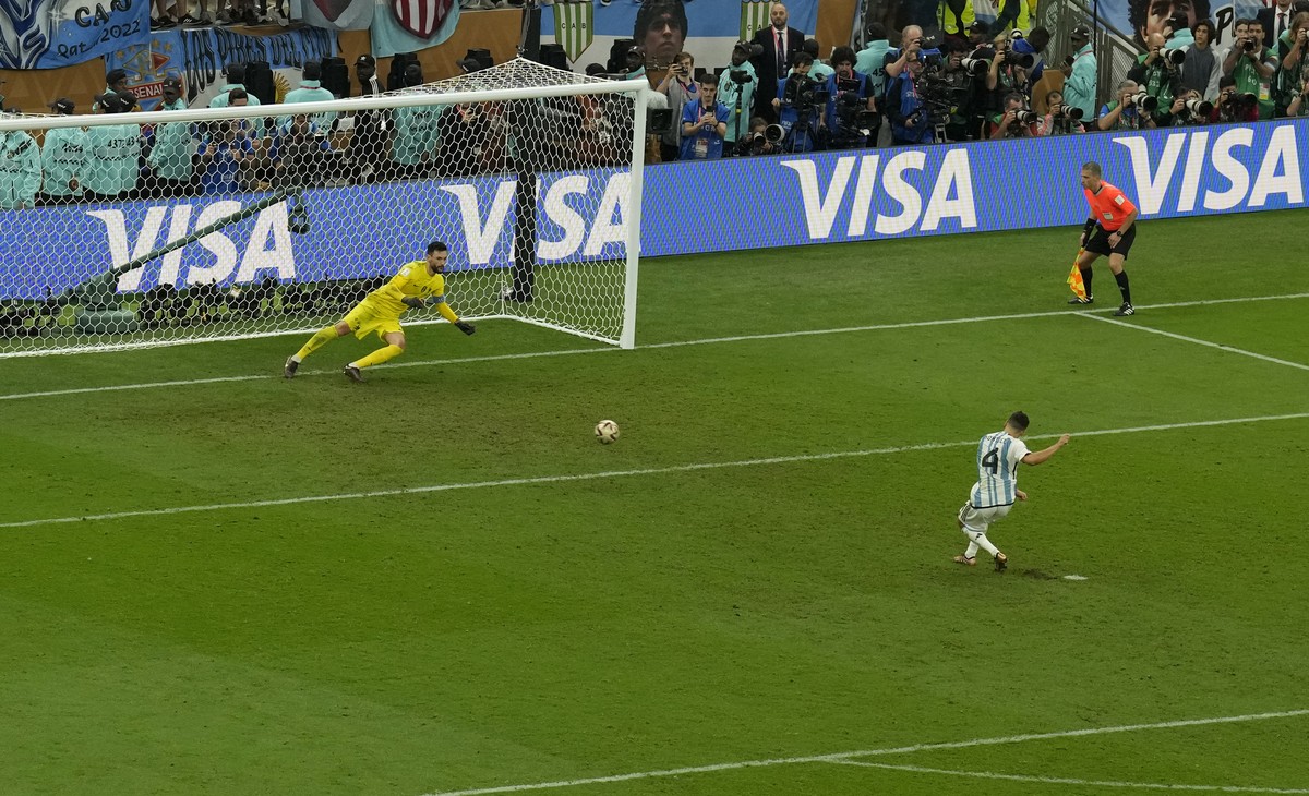 Argentina's Gonzalo Montiel, right, scores a penalty during a shootout to win the World Cup final soccer match against France at the Lusail Stadium in Lusail, Qatar, Sunday, Dec. 18, 2022. (AP Ph ...