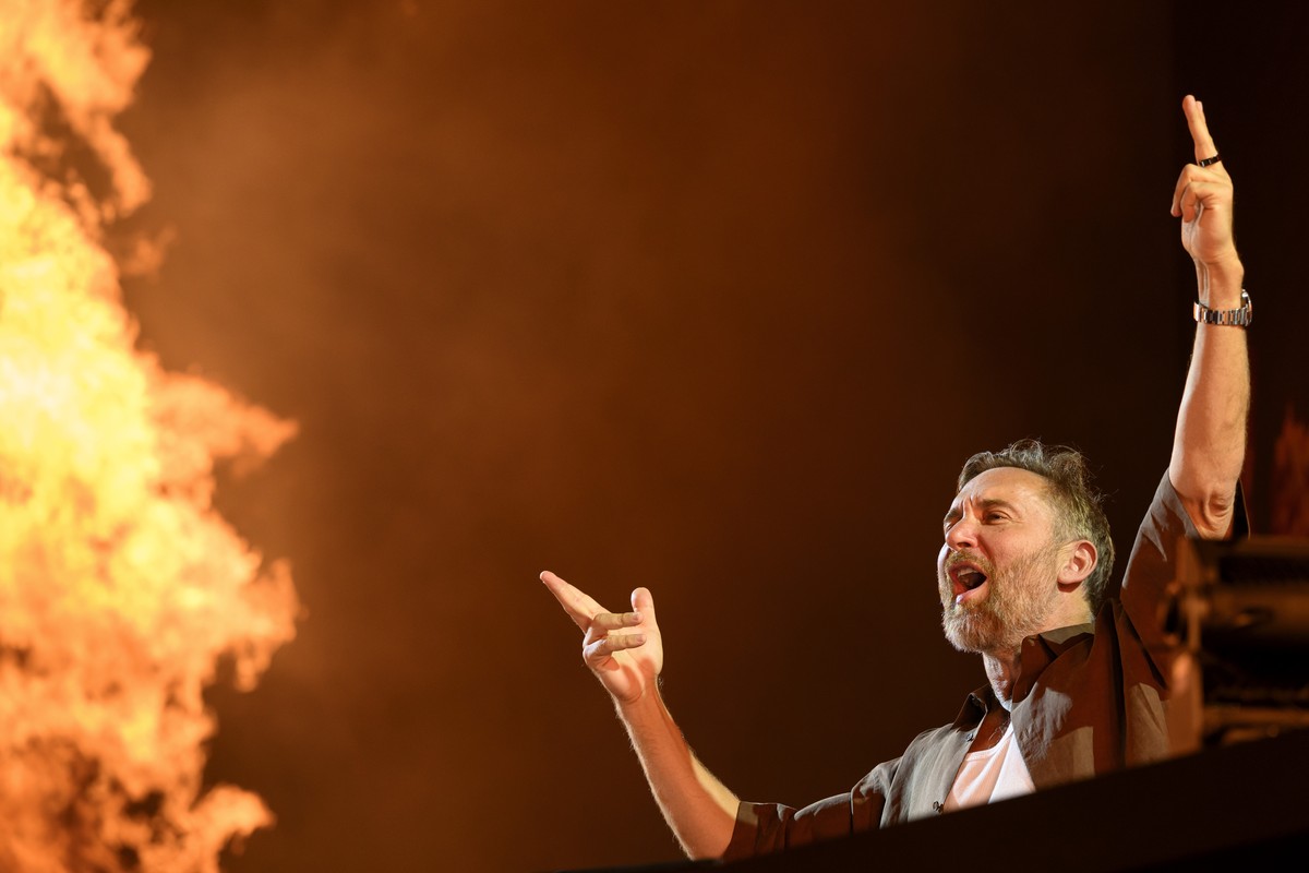 epa13162417 French DJ David Guetta performs on the main stage of the 30th Venoge Festival in Penthaz, Switzerland, 11 August 2026. The festival runs from 11 to 15 August. EPA/LAURENT GILLIERON EDITORI ...