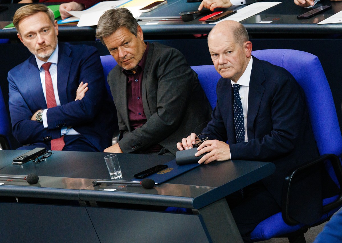 epa11662335 German Chancellor Olaf Scholz (3-L), German Minister for Economy and Climate Robert Habeck (2-L), and German Finance Minister Christian Lindner (L) follow the speech of Chairman of the Chr ...