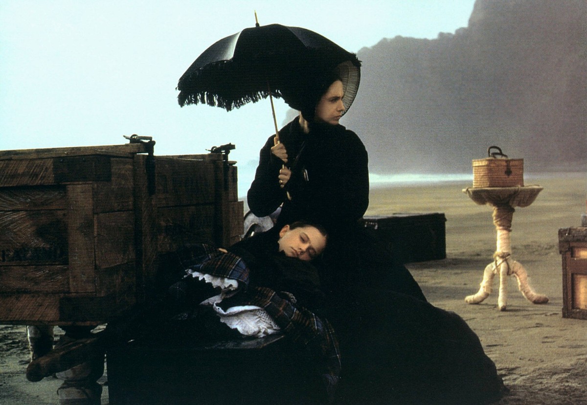 Anna Paquin &amp; Holly Hunter Characters: Flora McGrath &amp; Ada McGrath Film: The Piano AUS/Z//FR 1993 Director: Jane Campion 15 May 1993 PUBLICATIONxINxGERxSUIxAUTxONLY Copyright: MaryxEvansxAFxAr ...