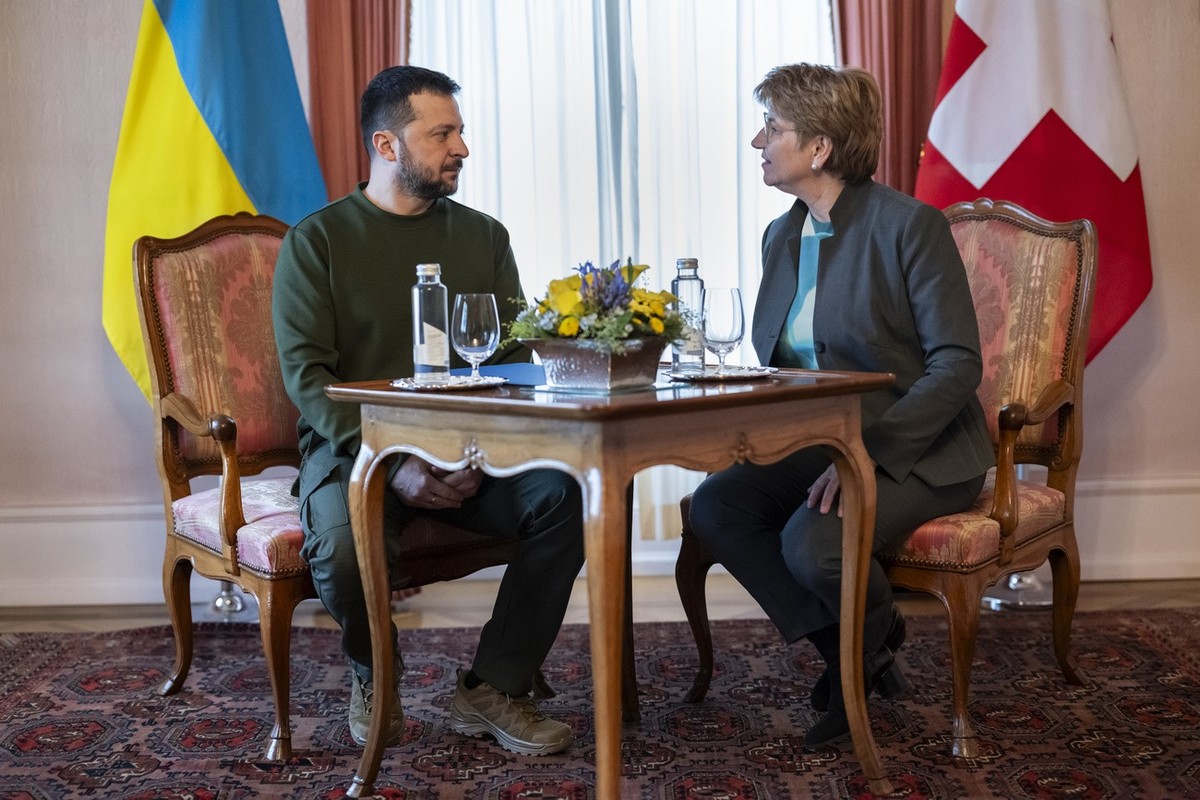 La présidente de la Confédération Viola Amherd et le président ukrainien Volodymyr Zelensky ont parlé d'une conférence de paix à Kehrsatz, dans le canton de Berne, le 15 janvier 2024.