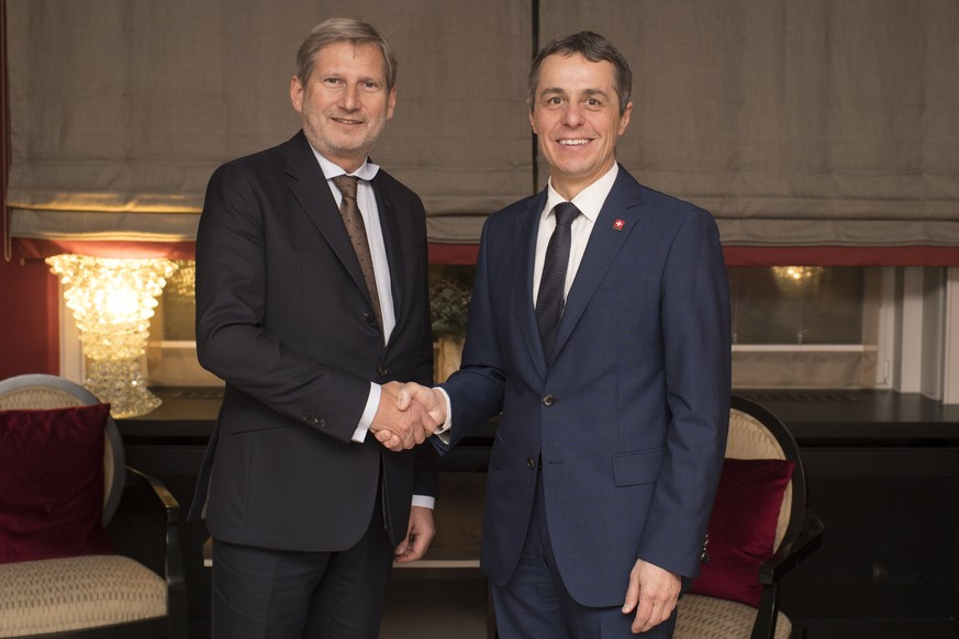 epa06474210 Ignazio Cassis (R), Swiss Federal Councillor, department of foreign affairs and Johannes Hahn (L), EU commissioner for Neighbourhood policy and enlargement, meet for bilateral talks on the ...