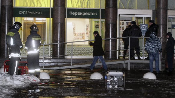 CAPTION CORRECTS THE DATE - Police stand at the entrance of a supermarket, after an explosion in St.Petersburg, Russia, Wednesday, Dec. 27, 2017. Russian officials say at least 10 people have been inj ...