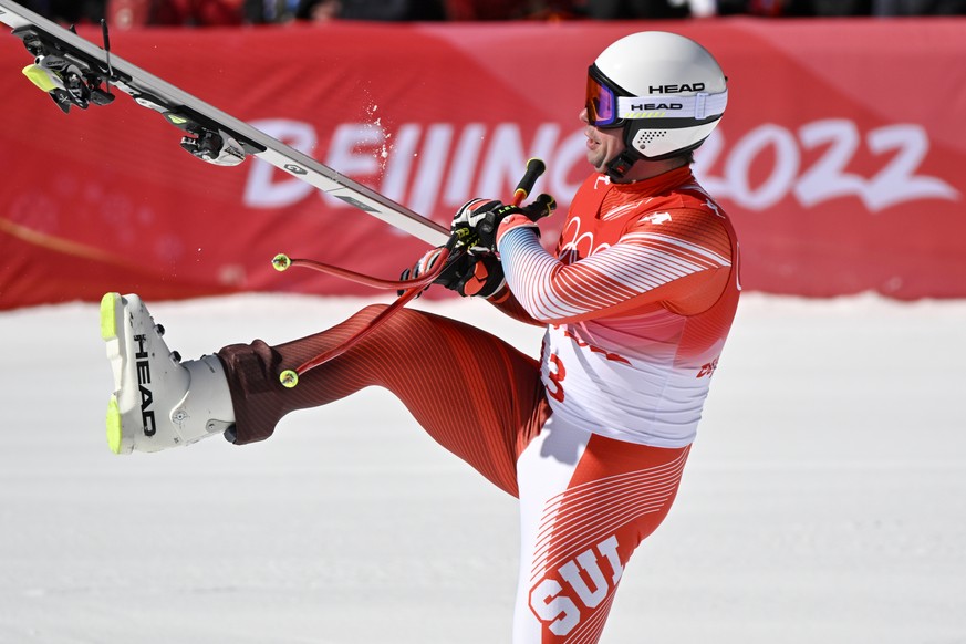 epa09734414 Beat Feuz of Switzerland reacts after his run in the Men&#039;s Downhill race of the Alpine Skiing events of the Beijing 2022 Olympic Games at the Yanqing National Alpine Ski Centre Skiing ...