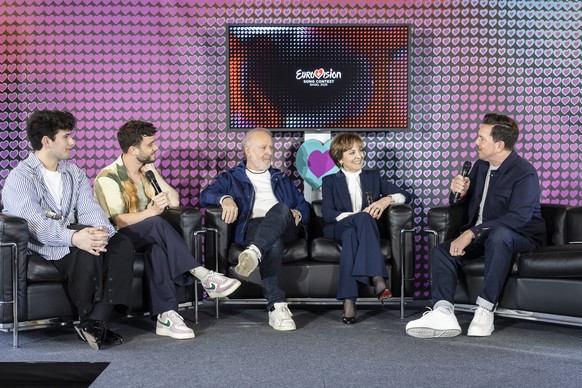 Intervala Act &quot;Swiss ESC Legacy Gjon&#039;s Tears, Luca Haennni, Peter Reber, Paola, and Moderator Sven Epiney, links nach rechts, waehrend eines Medienevents zur Praesentation der Eroeffnungszer ...