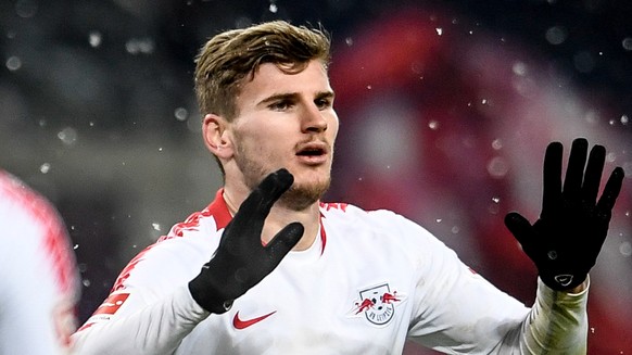 epa07235822 Leipzig&#039;s Timo Werner (R) celebrates after scores during the German Bundesliga soccer match between RB Leipzig and FSV Mainz 05 in Leipzig, Germany, 16 December 2018. EPA/FILIP SINGER ...