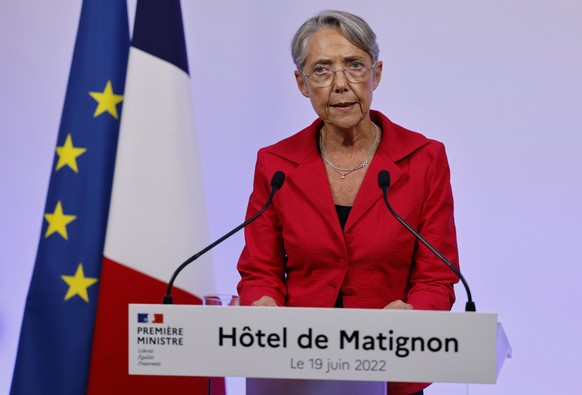 epa10023160 France&#039;s Prime Minister Elisabeth Borne gives a speech after the first results of the parliamentary elections at Matignon in Paris, Fance, 19 June 2022. French President Emmanuel Macr ...