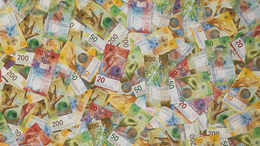 epa06950845 A handout photo made available by the Swiss National Bank shows the Swiss franc bank notes in Bern, Switzerland, 30 August 2017 (issued 15 August 2018). A new 200 franc note will be releas ...