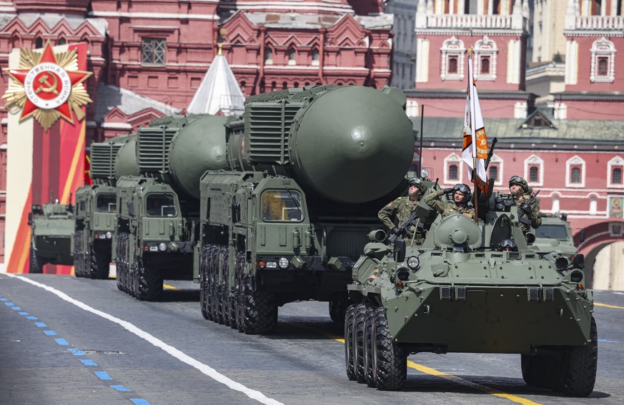 epa12085775 Russian Yars intercontinental ballistic missile launchers take part in the Victory Day military parade, marking the 80th anniversary of Victory in the Great Patriotic War, on the Red Squar ...