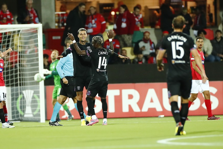 West Ham&#039;s Gianluca Scamacca, center left, celebrates after scoring in the Europa Conference League Group B soccer match between Silkeborg and West Ham United in Silkeborg, Denmark, Thursday, Sep ...